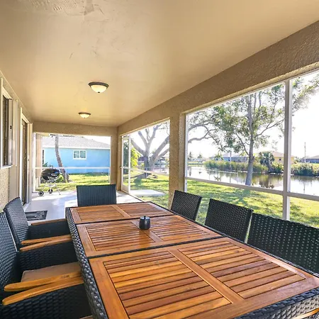 Canal-Front Cape Coral Home With Fire Pit, By Beach!